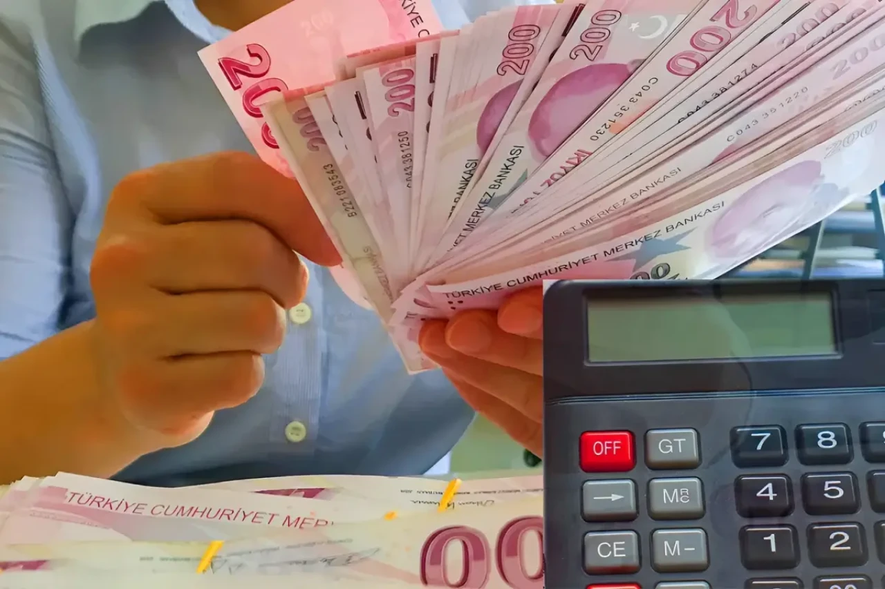 Anayasa Mahkemesi'nin 3600 ek gösterge kararı nedeniyle memur maaşları güncellendi ve yeni hesaplamalar yapıldı
